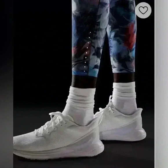 Lululemon 25” HR Tight With Pockets+Gifts - Picture 4 of 7